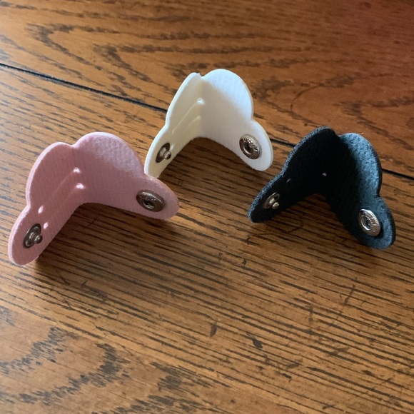 3 Pack Heart-Shaped Leather Cable Organizers pink black & white - Picture 3 of 4